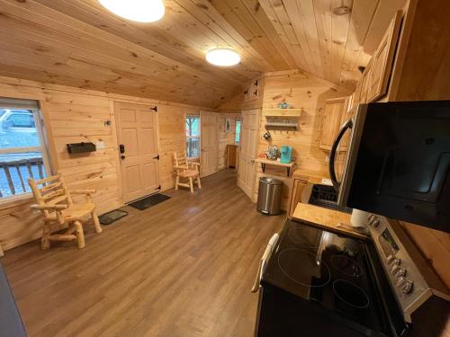 Kitchen, Gilbert ATV Resort in Logan (WV)