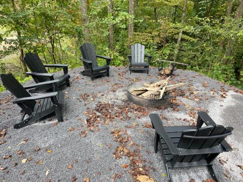 Surrounding environment, Gilbert ATV Resort in Logan (WV)