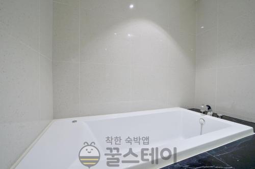 Golden Hotel Incheon Room Type - Suite