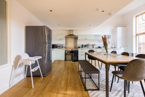 The Clapham Dream - Captivating 3BDR with Garden & Parking