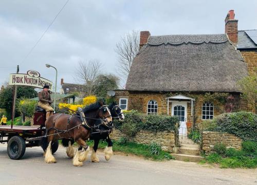 B&B Hook Norton - Thatched Cotswold Cottage. - Bed and Breakfast Hook Norton