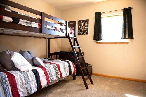 Biker Hiker friendly 3 bedroom by Strouds Run State Park Biker Hiker friendly 3 bedroom by Strouds Run State Park