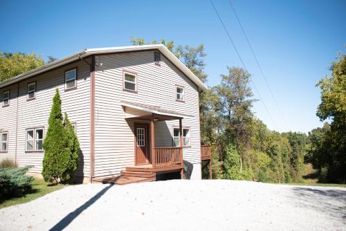 ทัศนียภาพภายนอกโรงแรม, Biker Hiker friendly 3 bedroom by Strouds Run State Park in เอเธนส์ (OH)