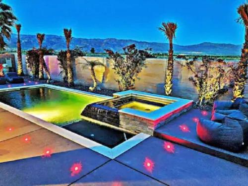 Desert Escape 4Bd/3Ba W/ Salt water pool and spa