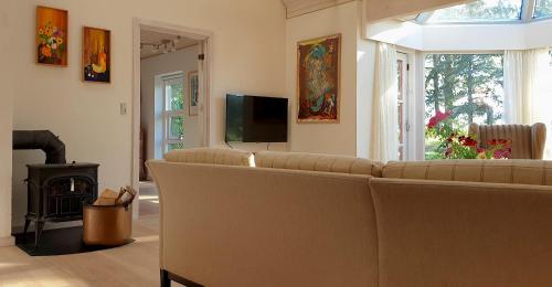 Shared lounge/TV area, Farmors Hus in Rude