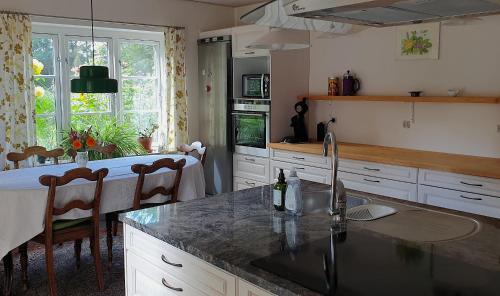 Kitchen, Farmors Hus in Rude