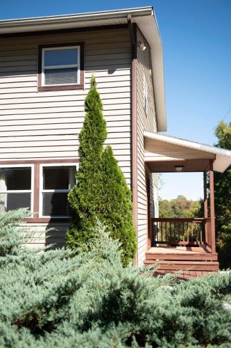 Biker Hiker friendly 3 bedroom by Strouds Run State Park Biker Hiker friendly 3 bedroom by Strouds Run State Park