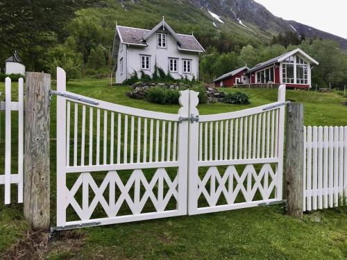 . Kjosen Lodge, Lyngen.