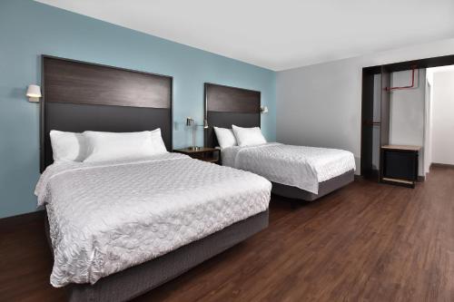 Tru by Hilton Beckley, WV Room Type - Queen Room with Two Queen Beds and Bath Tub - Mobility/Hearing Accessible