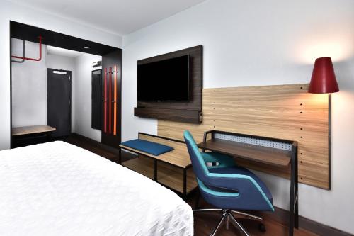 Tru by Hilton Beckley, WV Room Type - King Room with Bath Tub - Mobility/Hearing Accessible 