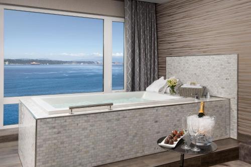 Silver Cloud Hotel Tacoma at Point Ruston Waterfront – Tacoma, WA