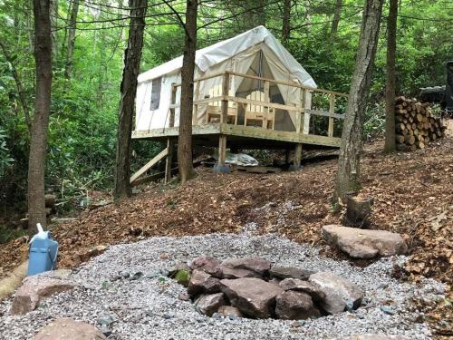 Tentrr Signature - Bear Creek Falls Getaway - image 8