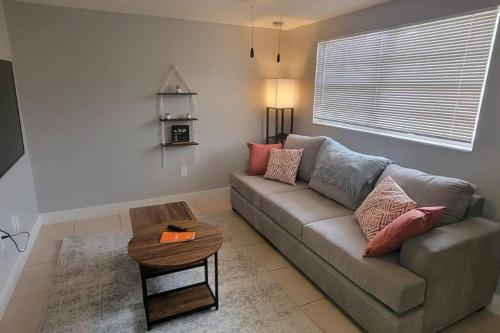 Bohemian 1 Bedroom- Minutes from Busch Gardens in Tampa, USA