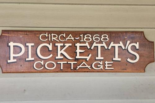 'Pickett's Cottage' - Circa 1868 - Oldest in Knox!
