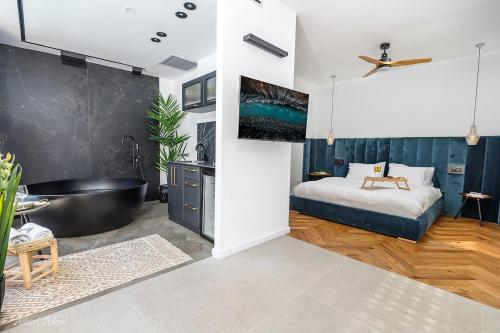 סוויטת הרמס- סוויטת פאר עם בריכת שחיה פרטית in Neve Oranim