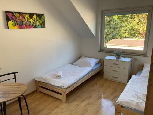 3 twin beds