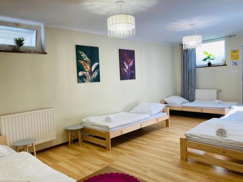 5 twin beds