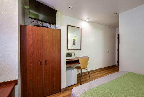 Motel 6-Dixon CA - image 2
