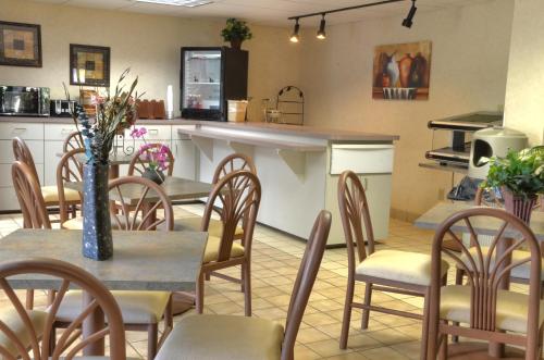 Smoky Mountain Inn & Suites – Cherokee, NC
