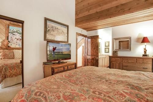 125 Ridgepoint Townhomes Townhouse - image 10