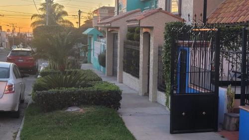 COMFORTABLE NEAR EVERYTHING & GREAT LOCATION