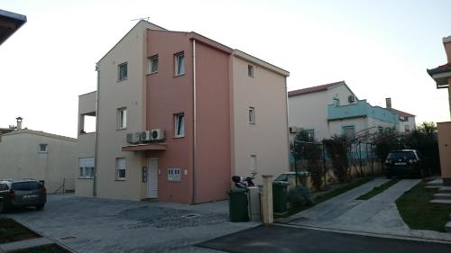 4 bedroom apartment with 3 bathrooms and private parking - Apartments Orange - image 13