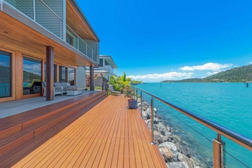 14 The Cove - Waterfront Whitsunday Home