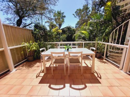 3 bedroom Tropical Bondi Beach Oasis parking easy walk to beach - image 6