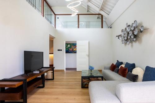 Eight-Bedroom Villa with Private Pool image 8
