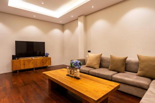 Eight-Bedroom Villa with Private Pool image 9