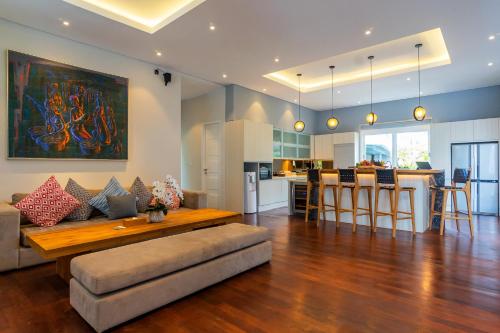  Six-Bedroom Villa with Private Pool image 7
