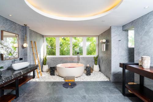  Six-Bedroom Villa with Private Pool image 5