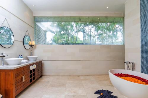  Six-Bedroom Villa with Private Pool image 4