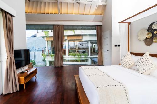  Six-Bedroom Villa with Private Pool image 2
