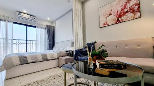 Romantic Studio Apartment with lake view high floor