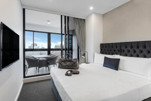 Meriton Suites Kent Street Sydney - main image