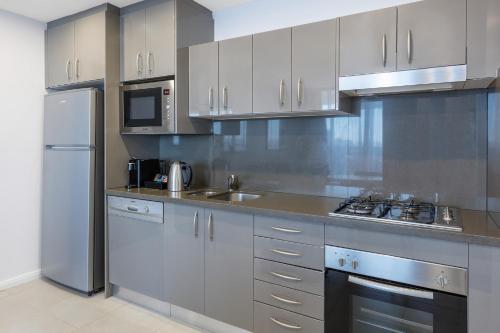 Meriton Suites Kent Street Sydney - image 10
