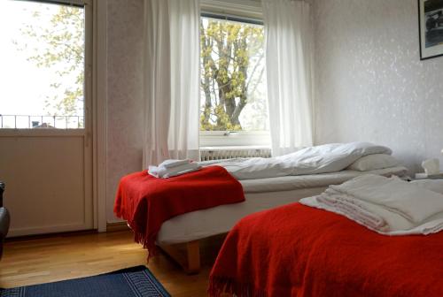 Single Room with Shared Shower and Toilet