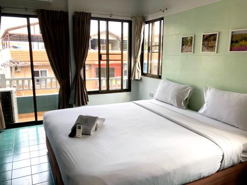 room detail thumbnail 1