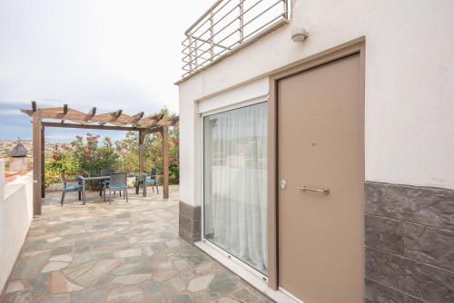 Panorama Residence 2min drive from the Beach in Mikrolimano