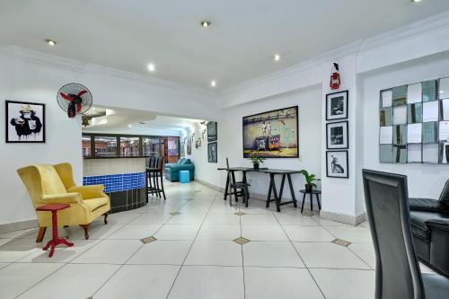 Zona de TV/saló-bar comuns, Inn & Out Bramley in Johannesburg
