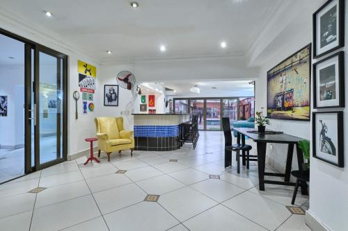Zona de TV/saló-bar comuns, Inn & Out Bramley in Johannesburg