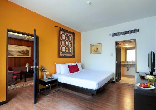 room detail thumbnail 1