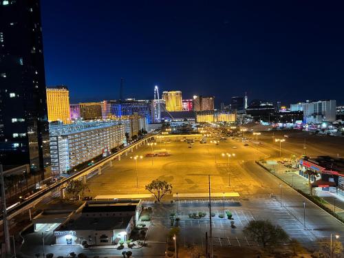 Balcony Studio Signature MGM Great View No Resort Fees Free Valet Lazy River, Las Vegas (zdjęcie 9)