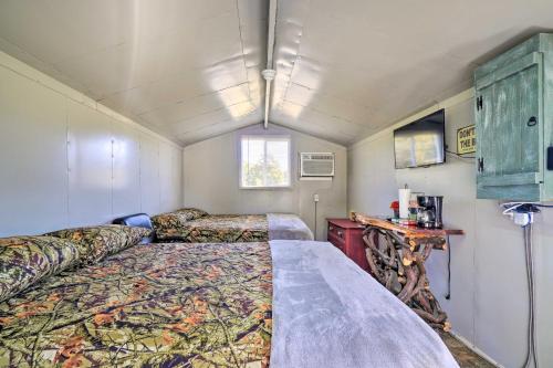 Huntsville Cabin with Fire Pit, ATV Authorized Route in Huntsville, USA