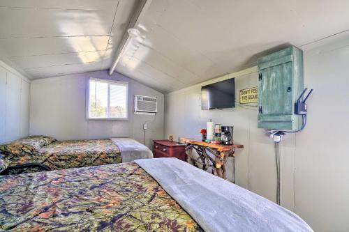 Huntsville Cabin with Fire Pit, ATV Authorized Route in Huntsville, USA