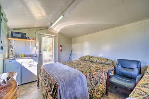 Huntsville Cabin with Fire Pit, ATV Authorized Route in Huntsville, USA