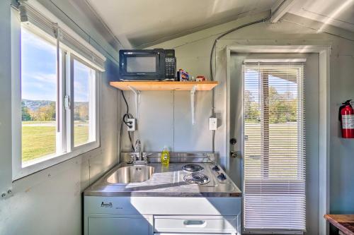 Huntsville Cabin with Fire Pit, ATV Authorized Route in Huntsville, USA