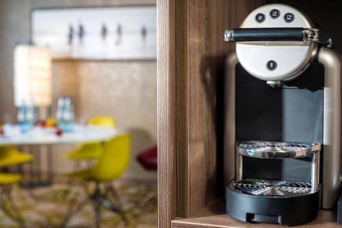 Zenius Coffee Essentials, Machines