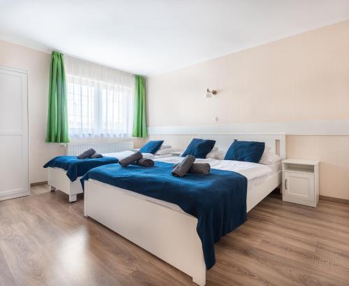 Economy Triple Room